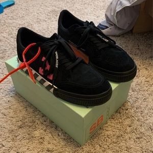 off white vulc low fuchsia